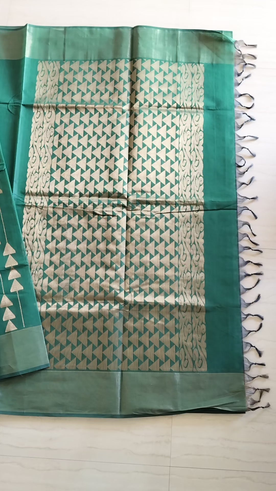 Cotton saree with grand zari border