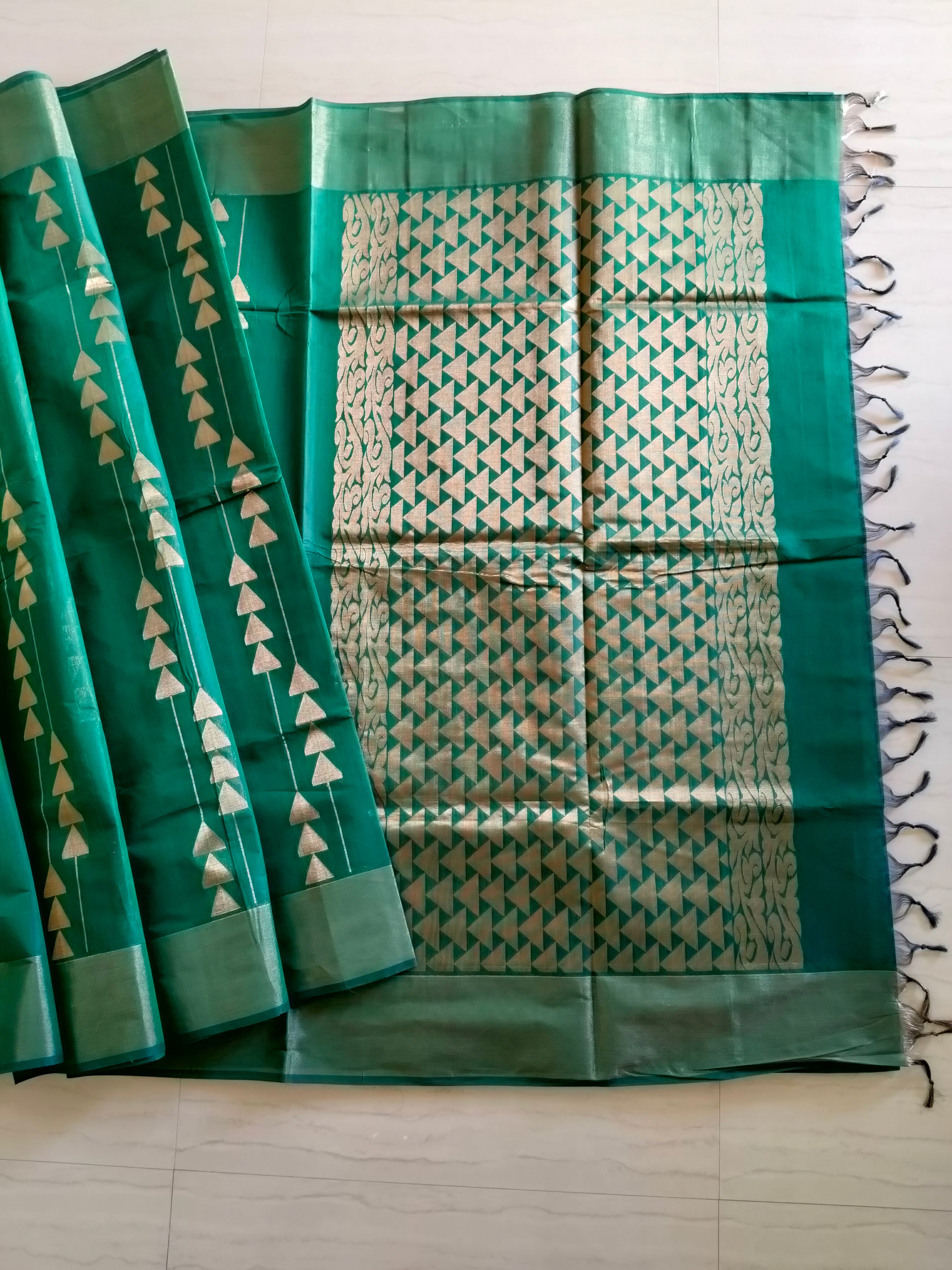 Cotton saree with grand zari border