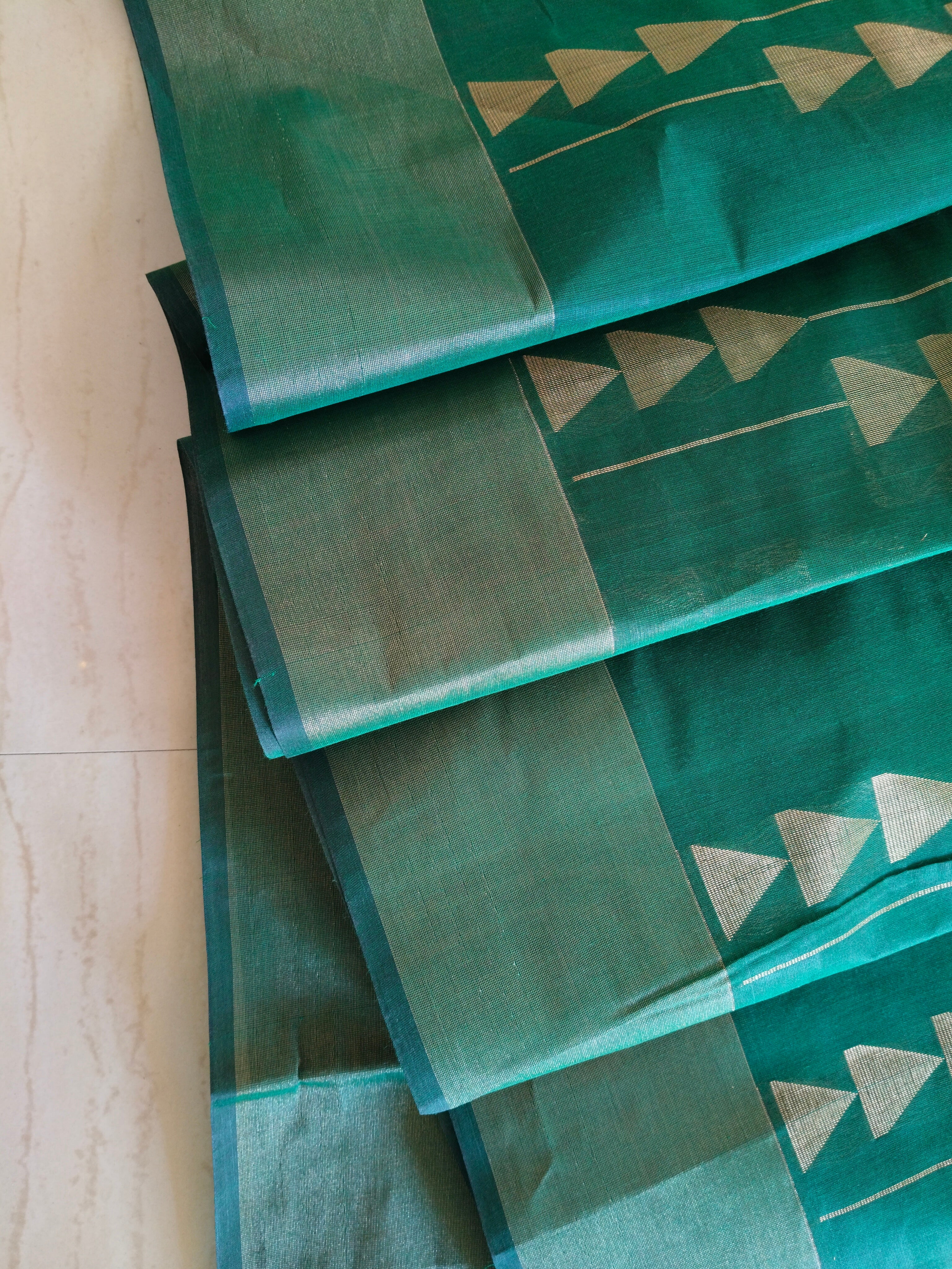 Cotton saree with grand zari border