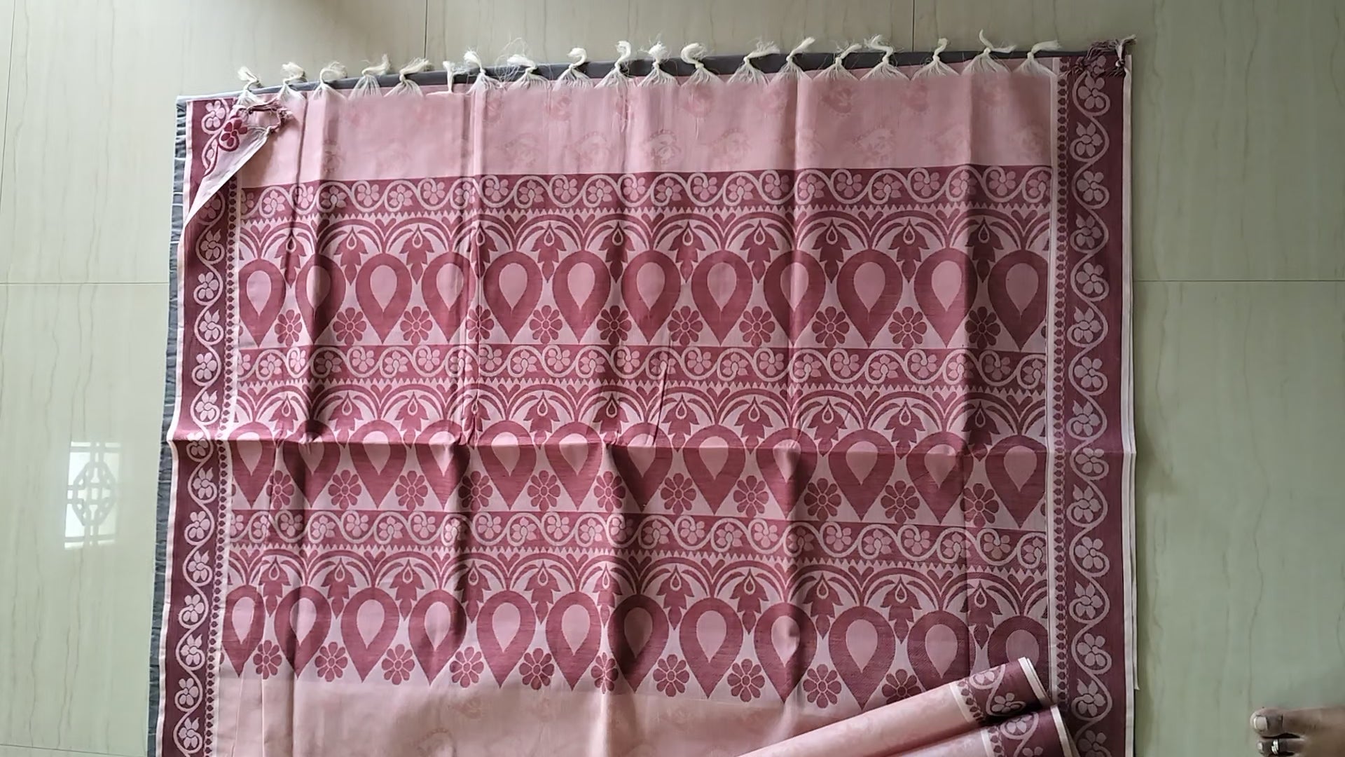Congo red cotton saree with Maroon thread work